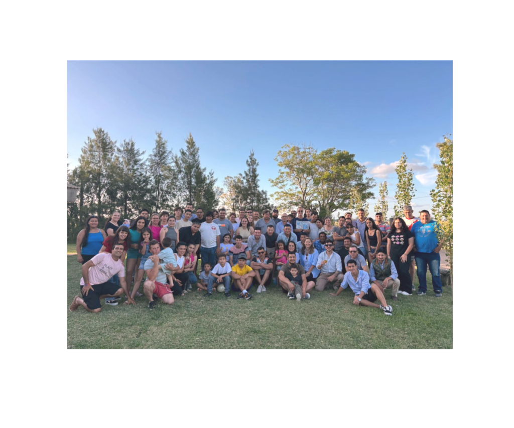 Equipo extendido de THP reunido en un encuentro al aire libre en Uruguay